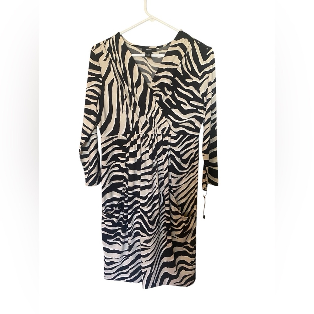 NWT Alfani Black And White Zebra Print Dress Size Small With Pockets